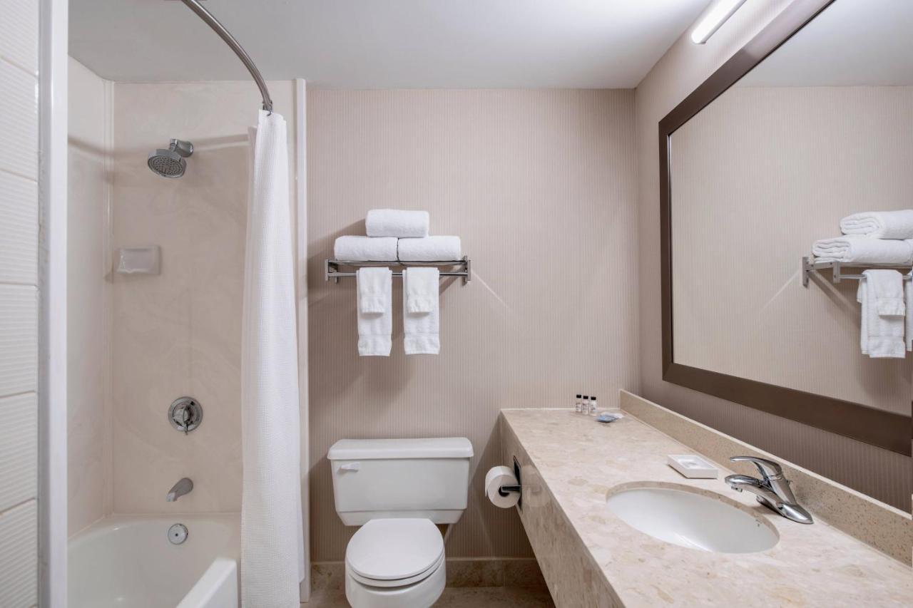 Delta Hotels By Marriott St. John'S Conference Centre Экстерьер фото